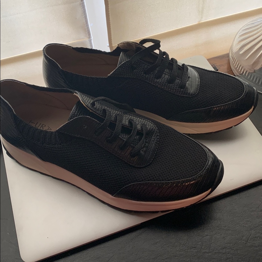 Naturalizer Size 10 Stylish Black Athletic Shoes for Women